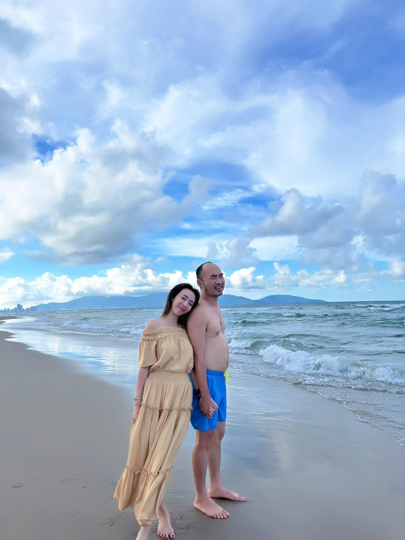 Sao Việt 23/7: Cát Phượng mặc váy cưới, hoa hậu Thu Hoài gợi cảm sau ly hôn - 8