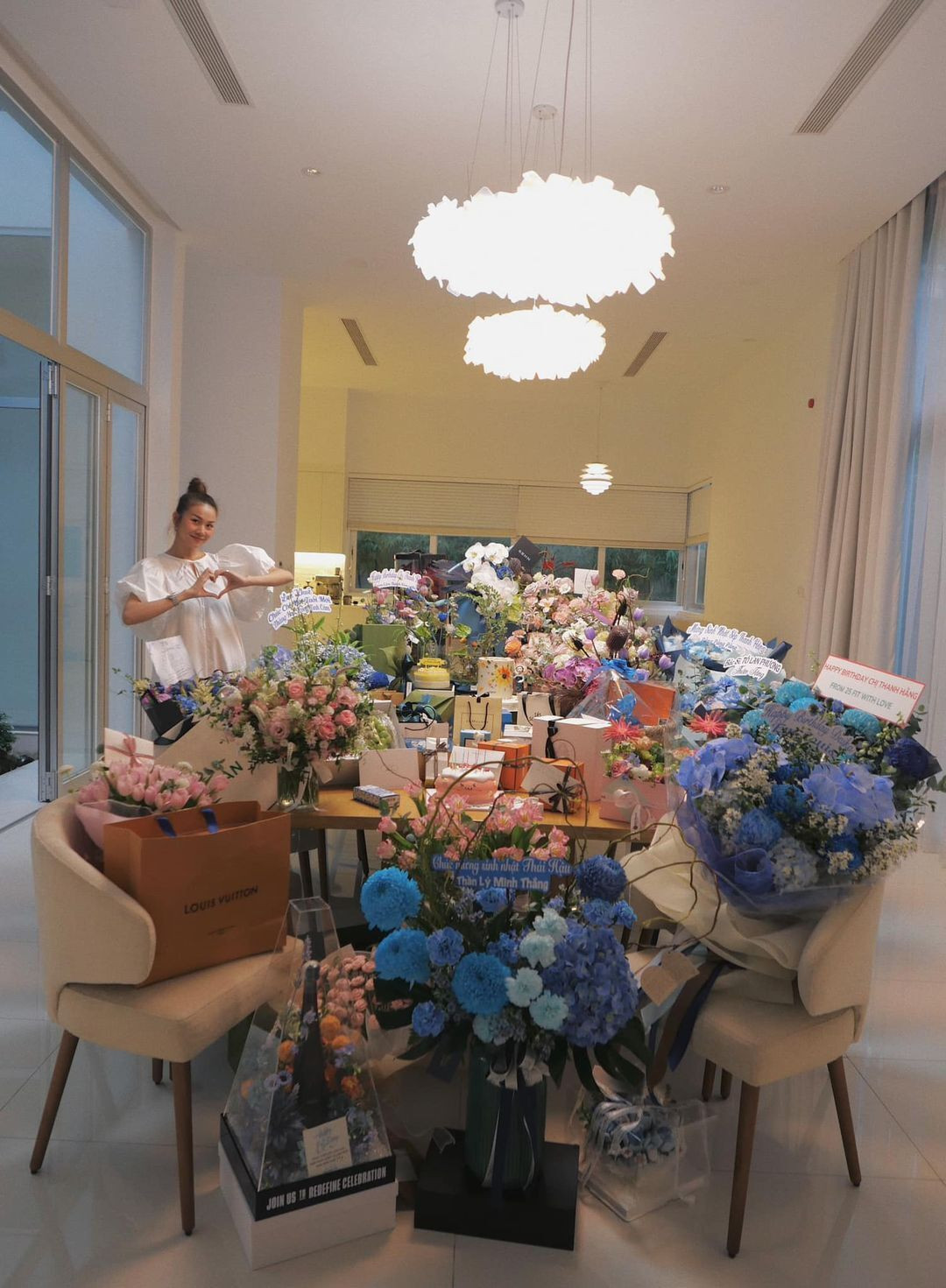 Sao Việt 23/7: Cát Phượng mặc váy cưới, hoa hậu Thu Hoài gợi cảm sau ly hôn - 11