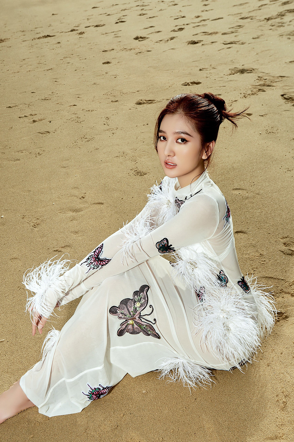 Vợ trẻ kém 17 tuổi tiết lộ cuộc sống hôn nhân với Hồ Quang Hiếu - 10