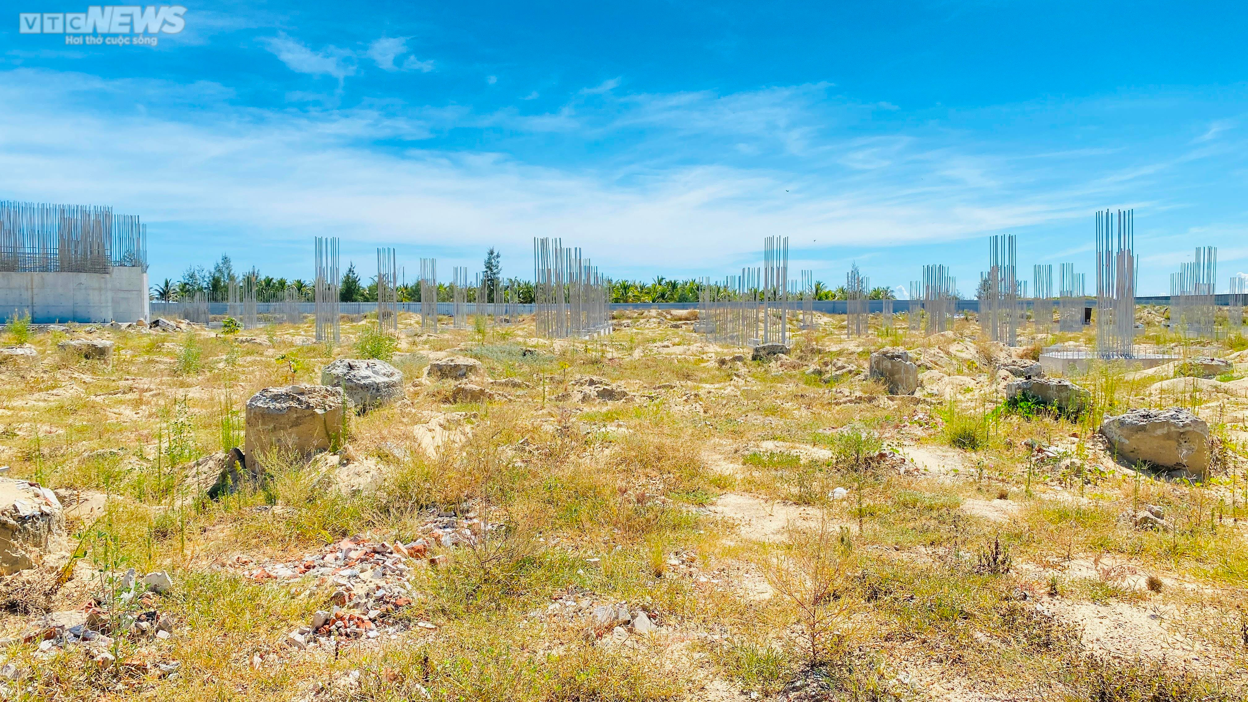 Cận cảnh khu nghỉ dưỡng và sân golf cao cấp bị 'tuýt còi' sau 6 tháng khởi công ở Quảng Nam - 6