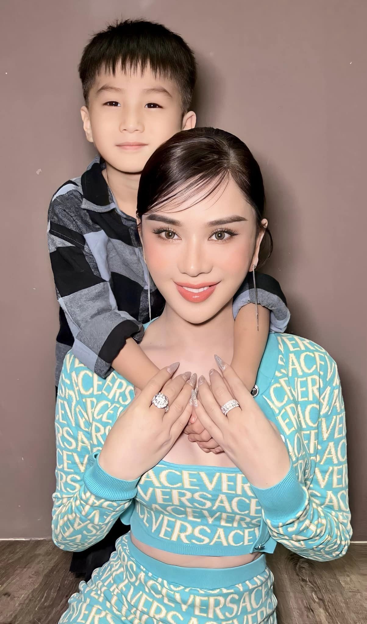 Sao Việt 29/7: MC Kỳ Duyên trẻ đẹp bên con gái, Nguyên Vũ tới động viên con gái Vũ Linh - 6
