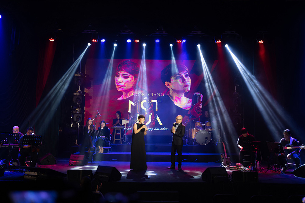 'Sầu nữ' Hương Giang nghẹn ngào hát tưởng nhớ chồng quá cố trong liveshow - 1