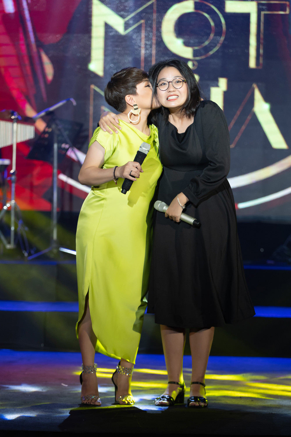 'Sầu nữ' Hương Giang nghẹn ngào hát tưởng nhớ chồng quá cố trong liveshow - 5