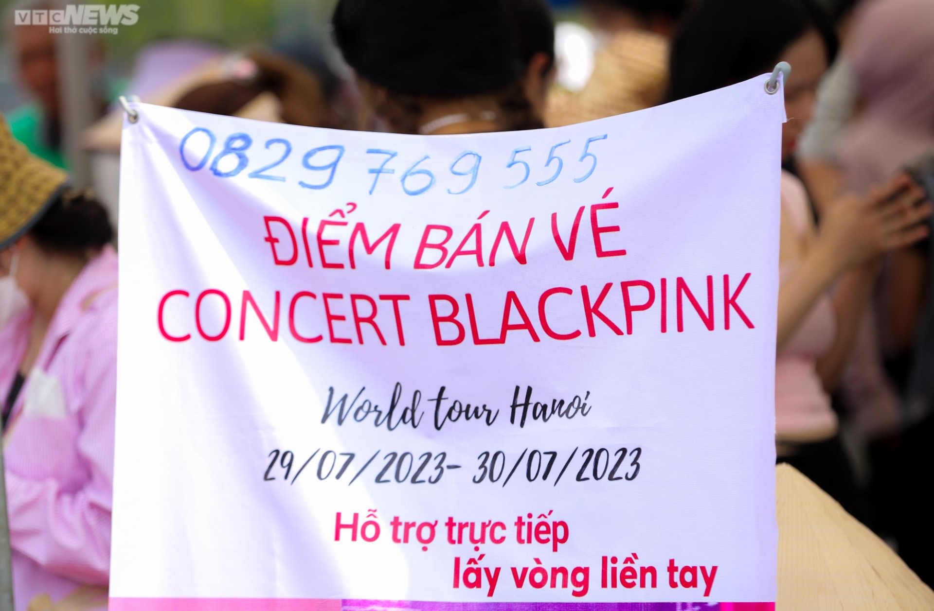 Phe vé show BLACKPINK: Giảm giá 50%, ngồi 2 ngày ở sân vận động vẫn chưa bán được vé - 6