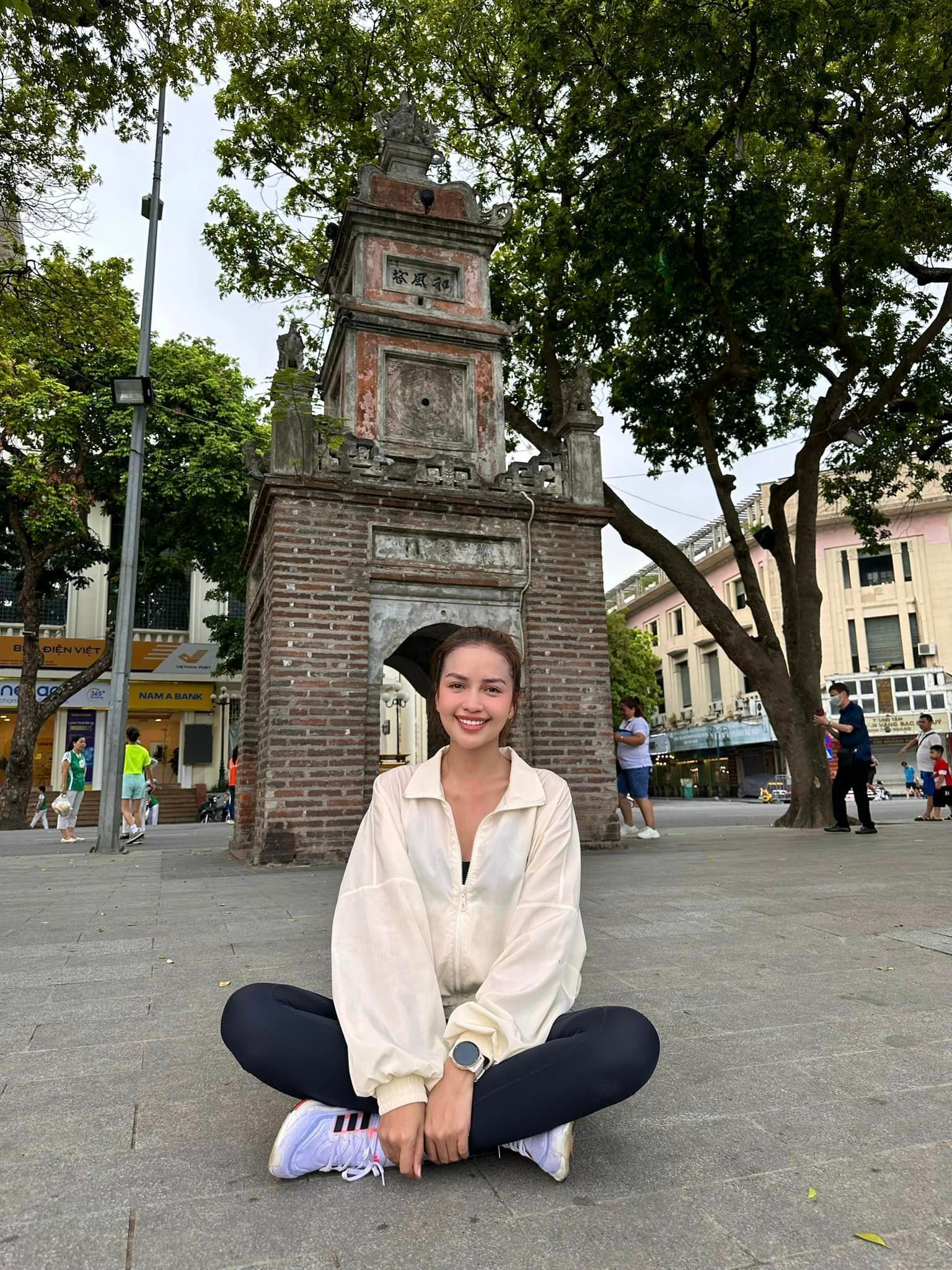 Sao Việt 31/7: Vũ Luân và Hồng Loan tới thăm mộ ba - NSƯT Vũ Linh, Ý Nhi tươi tắn sau ồn ào - 11