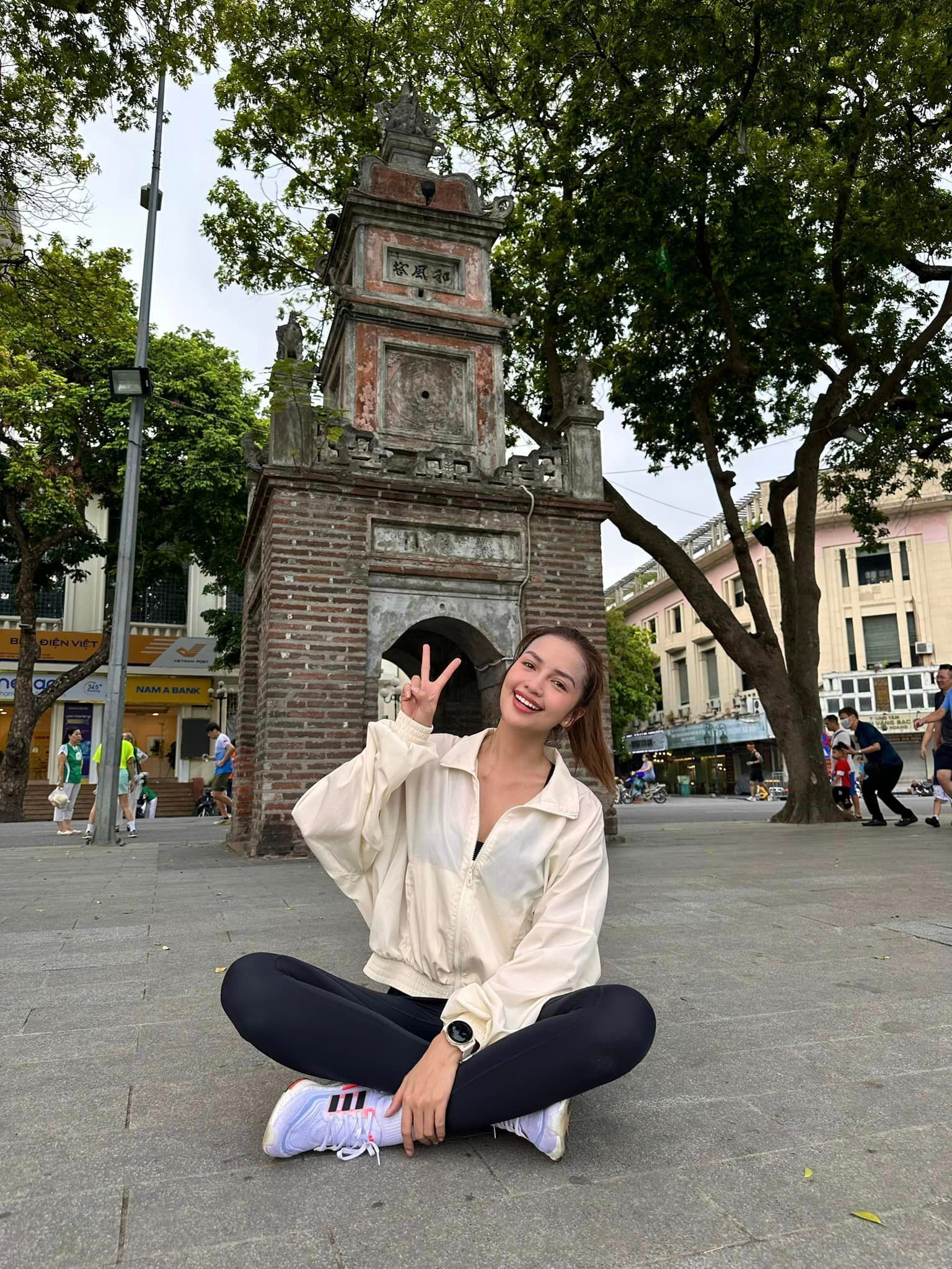 Sao Việt 31/7: Vũ Luân và Hồng Loan tới thăm mộ ba - NSƯT Vũ Linh, Ý Nhi tươi tắn sau ồn ào - 12