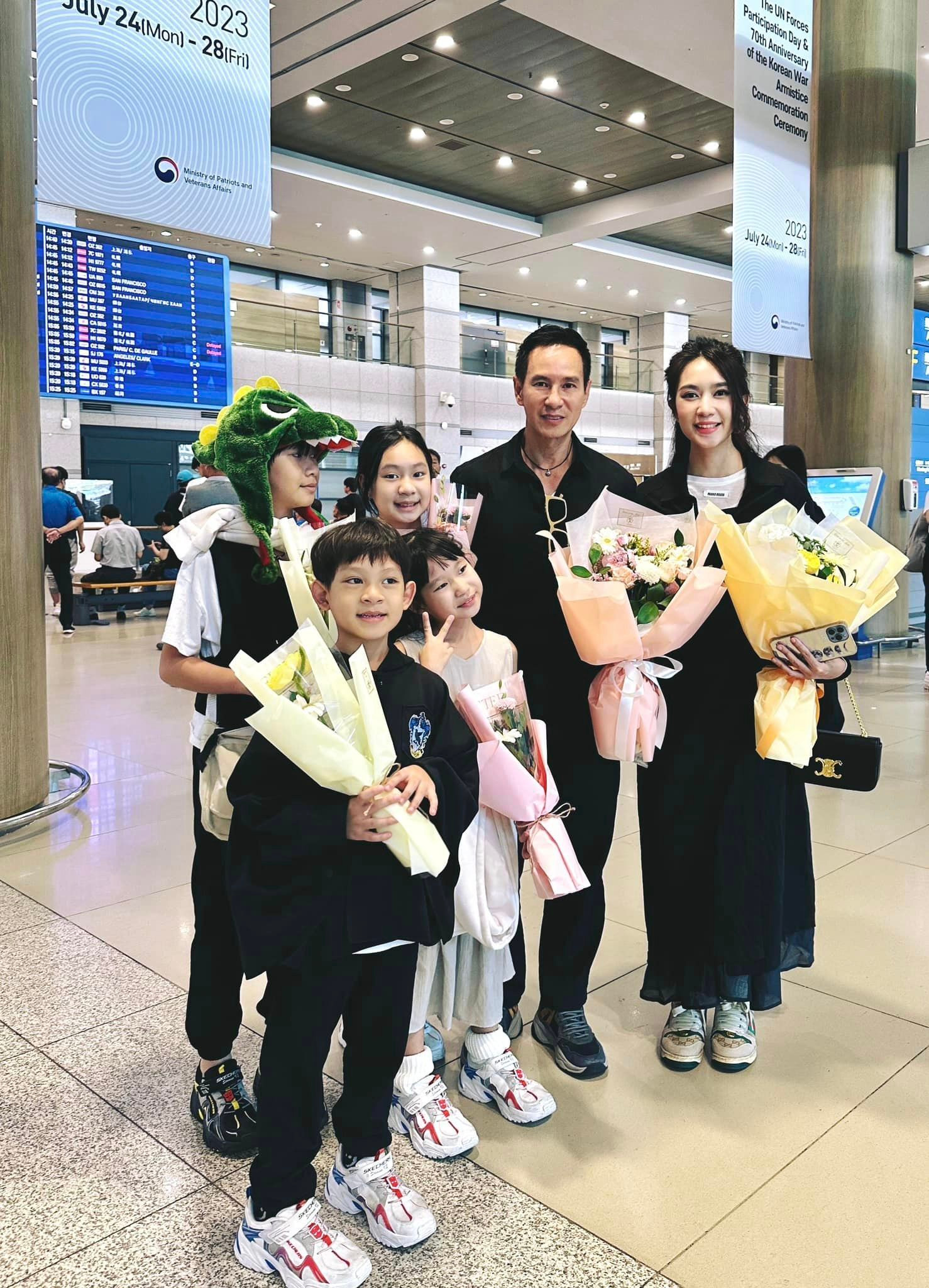 Sao Việt 31/7: Vũ Luân và Hồng Loan tới thăm mộ ba - NSƯT Vũ Linh, Ý Nhi tươi tắn sau ồn ào - 13