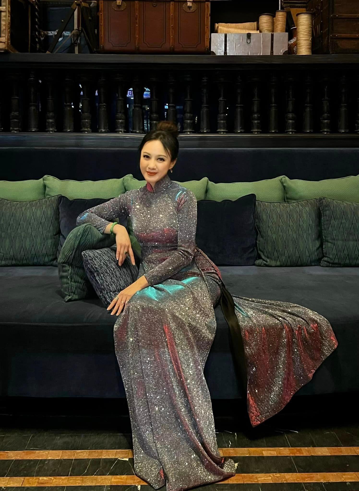 Sao Việt 31/7: Vũ Luân và Hồng Loan tới thăm mộ ba - NSƯT Vũ Linh, Ý Nhi tươi tắn sau ồn ào - 8