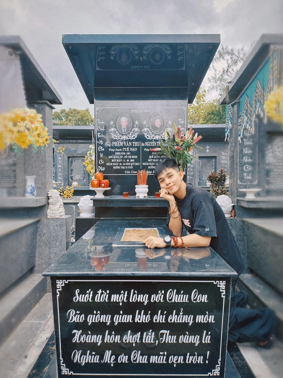 Sao Việt 31/7: Vũ Luân và Hồng Loan tới thăm mộ ba - NSƯT Vũ Linh, Ý Nhi tươi tắn sau ồn ào - 10