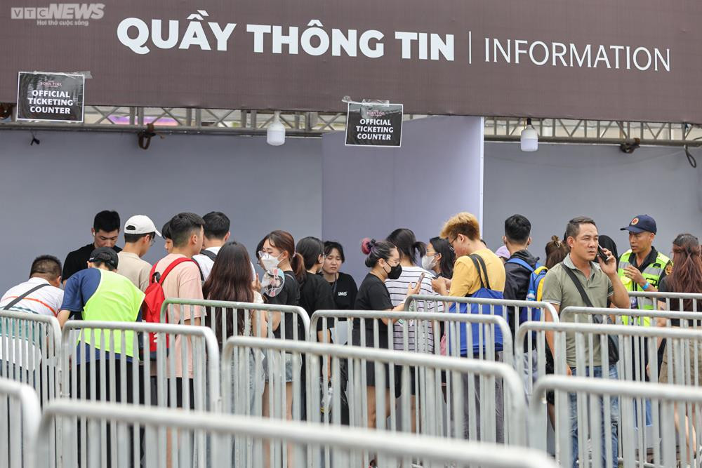 Khán giả phấn khích tới đêm diễn BLACKPINK thứ 2 trong sắc hồng đen - 1