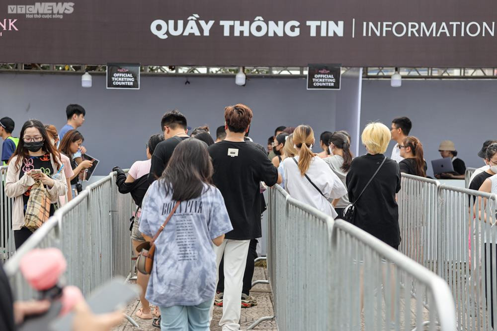 Khán giả phấn khích tới đêm diễn BLACKPINK thứ 2 trong sắc hồng đen - 3