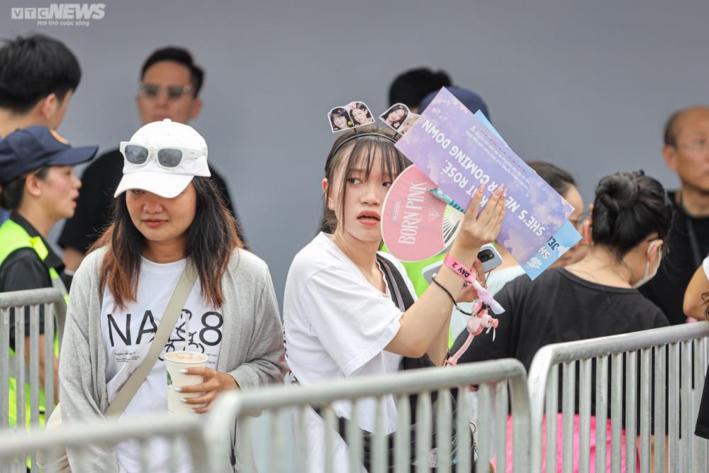 Khán giả phấn khích tới đêm diễn BLACKPINK thứ 2 trong sắc hồng đen - 5