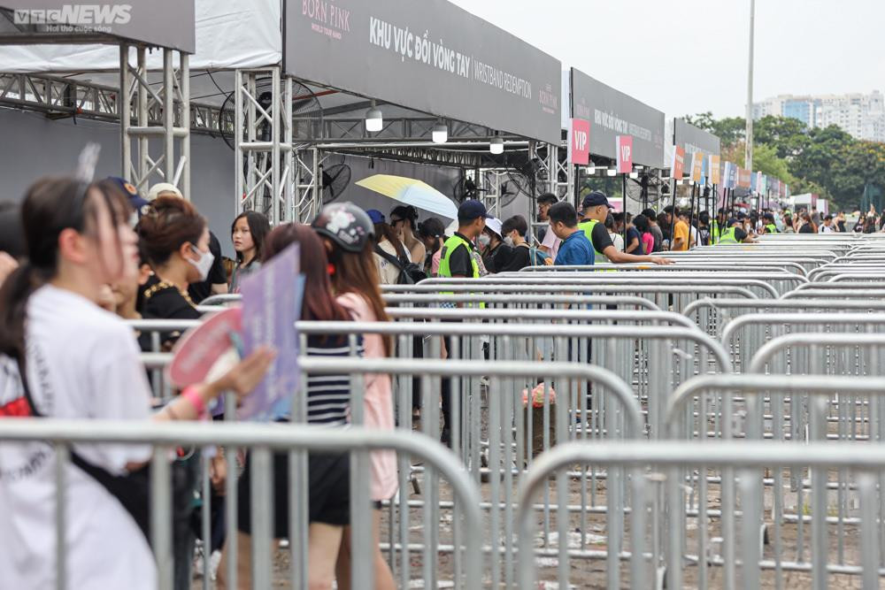 Khán giả phấn khích tới đêm diễn BLACKPINK thứ 2 trong sắc hồng đen - 6