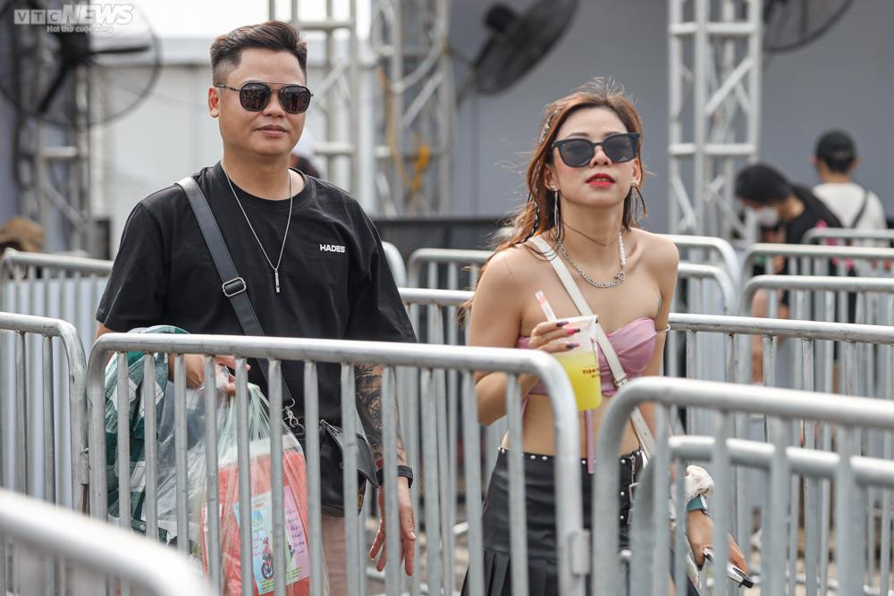 Khán giả phấn khích tới đêm diễn BLACKPINK thứ 2 trong sắc hồng đen - 4