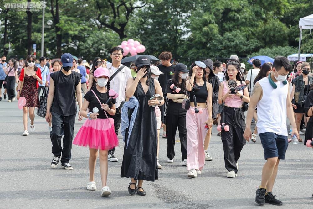 Khán giả phấn khích tới đêm diễn BLACKPINK thứ 2 trong sắc hồng đen - 10