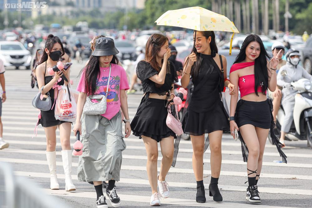 Khán giả phấn khích tới đêm diễn BLACKPINK thứ 2 trong sắc hồng đen - 11