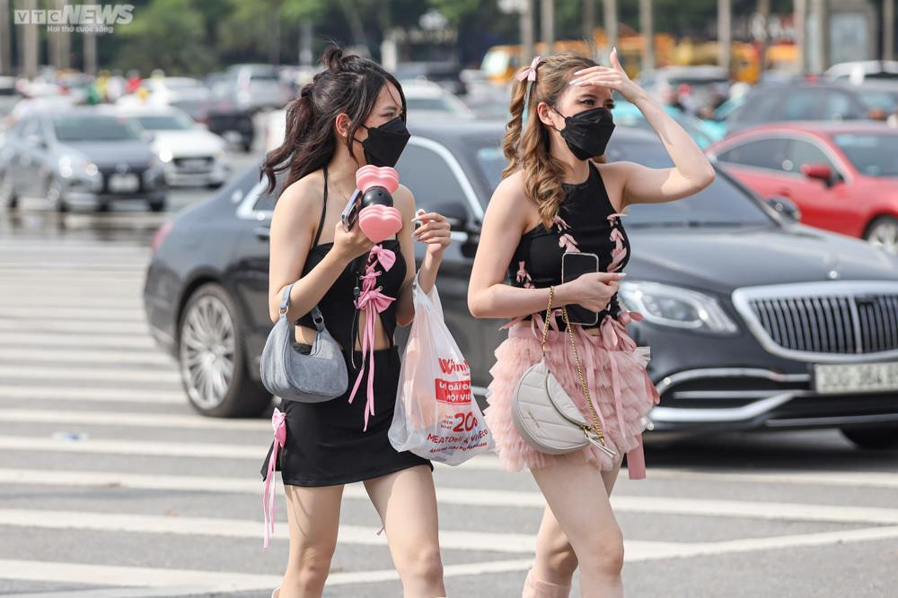 Khán giả phấn khích tới đêm diễn BLACKPINK thứ 2 trong sắc hồng đen - 12