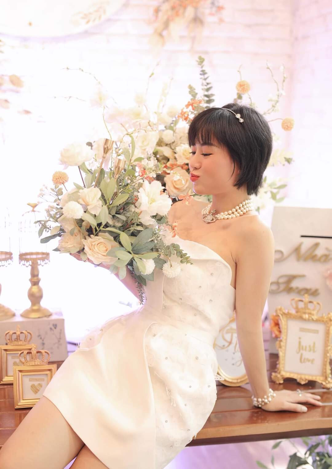 Sao Việt 31/7: Vũ Luân và Hồng Loan tới thăm mộ ba - NSƯT Vũ Linh, Ý Nhi tươi tắn sau ồn ào - 6