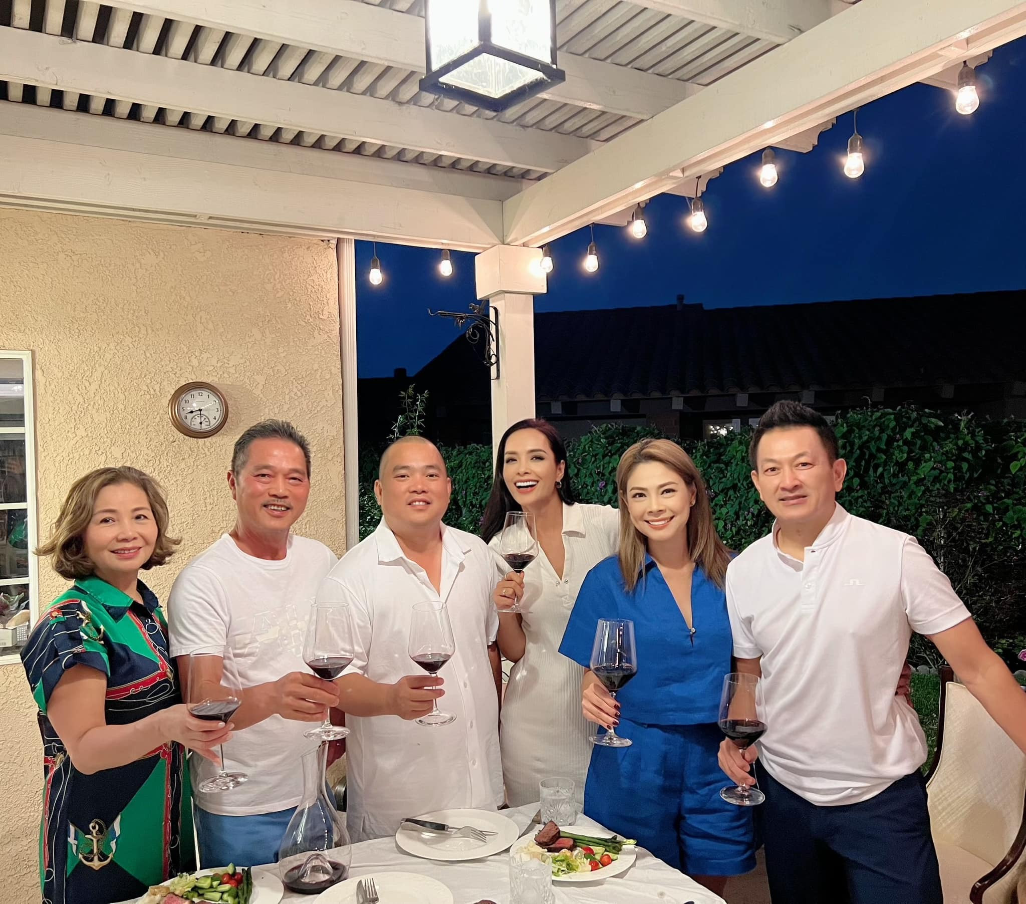 Sao Việt 4/8: Chi Bảo thân thiết ngồi chung bàn bên vợ cũ, vợ mới - 9