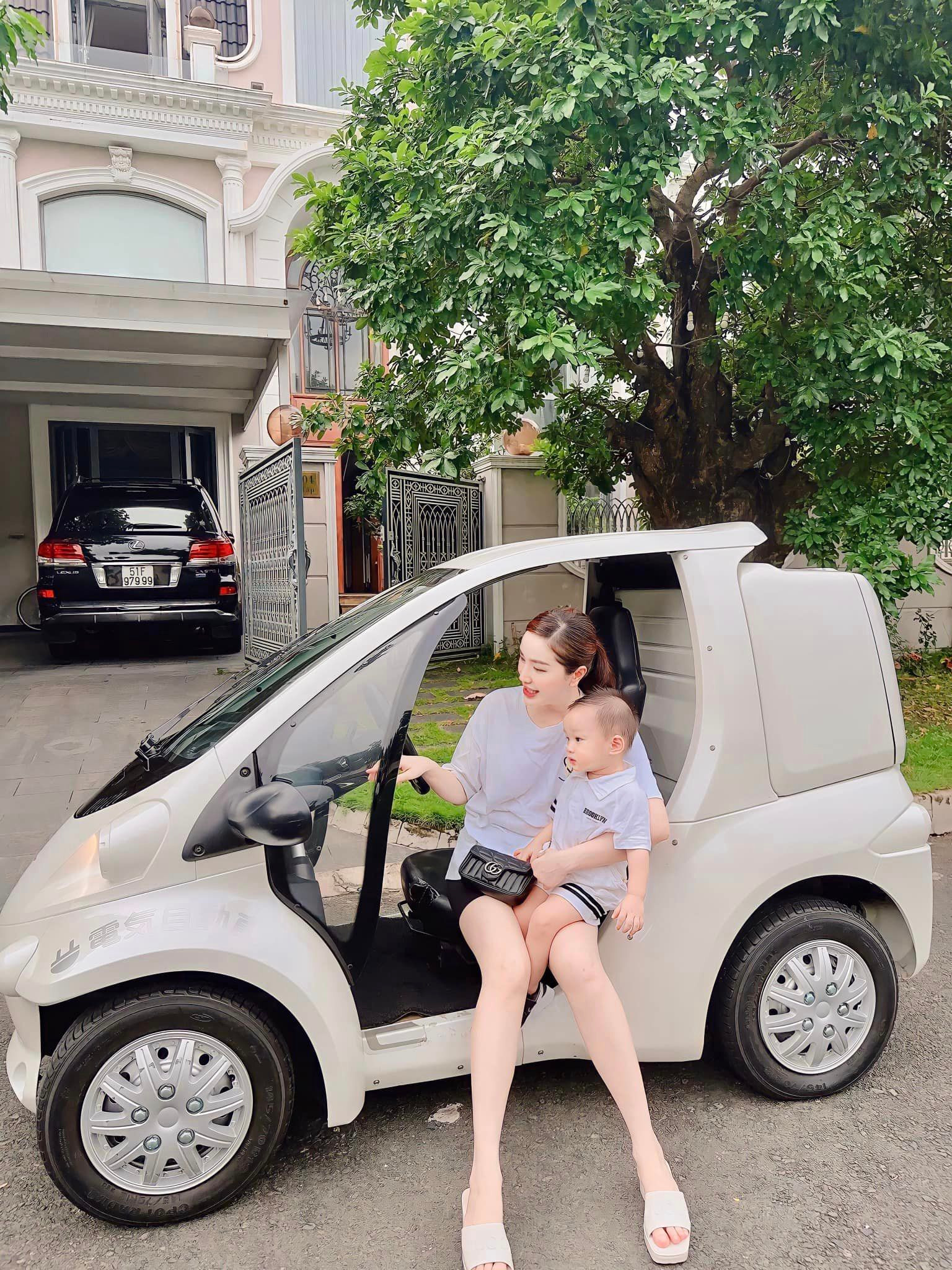 Sao Việt 4/8: Chi Bảo thân thiết ngồi chung bàn bên vợ cũ, vợ mới - 3