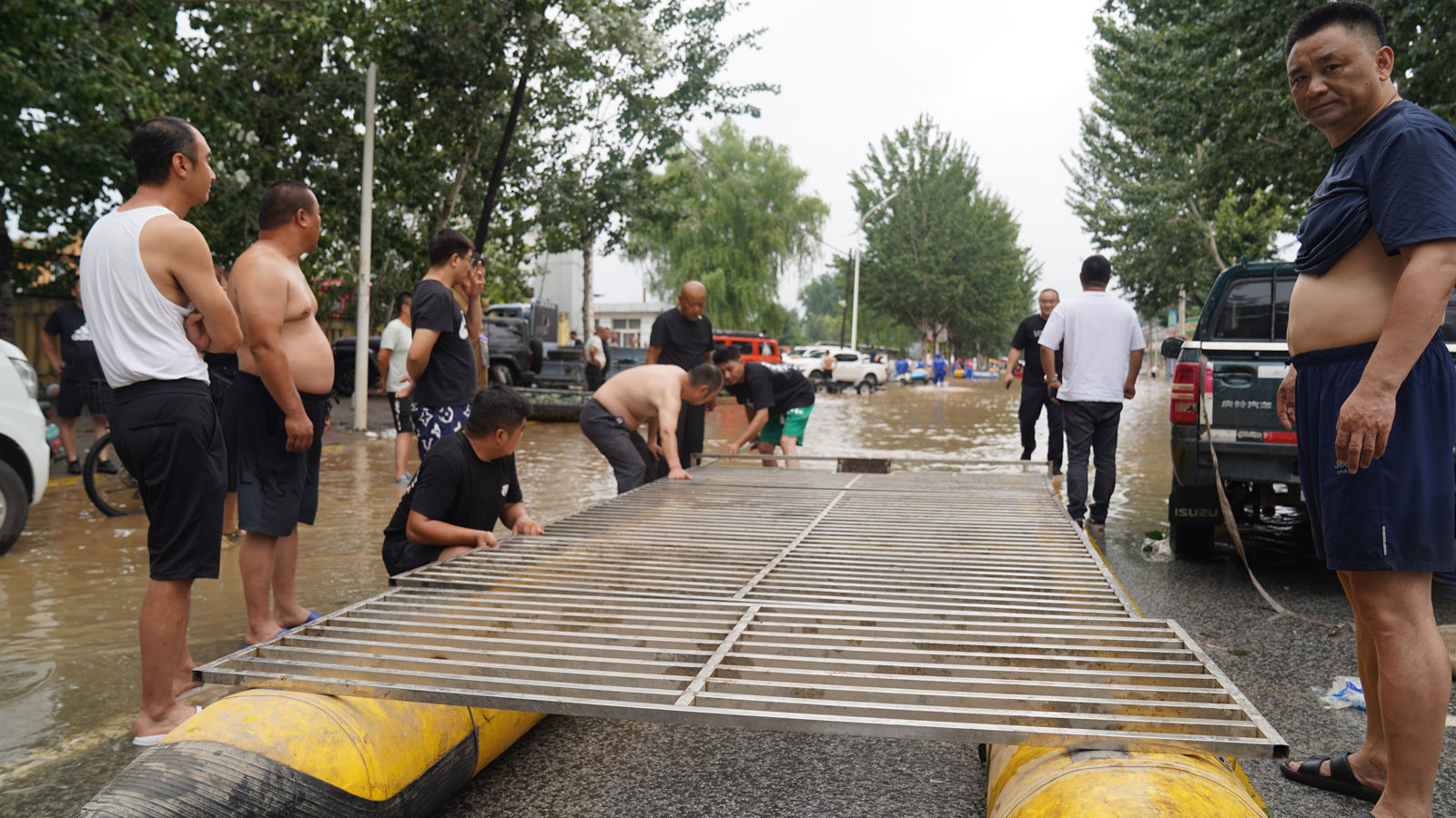 Mưa lớn kỷ lục tại Trung Quốc: 30 người chết, nỗ lực cứu hộ tăng cường - 10