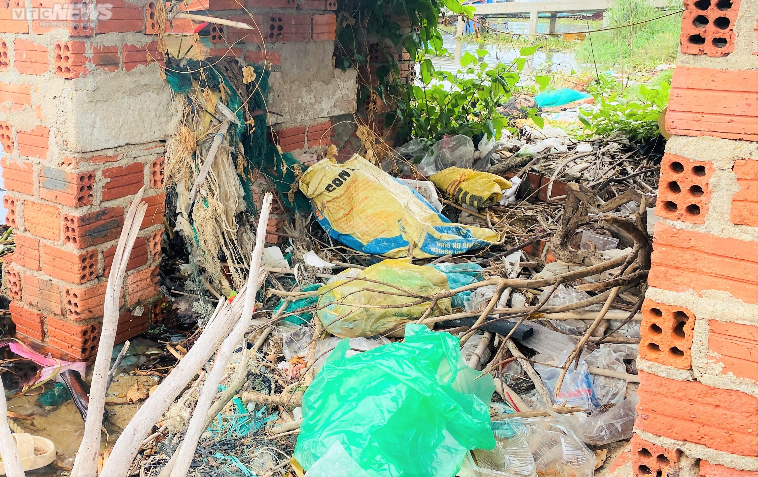  Rác thải bủa vây cảng cá An Lương ở Quảng Nam - 4