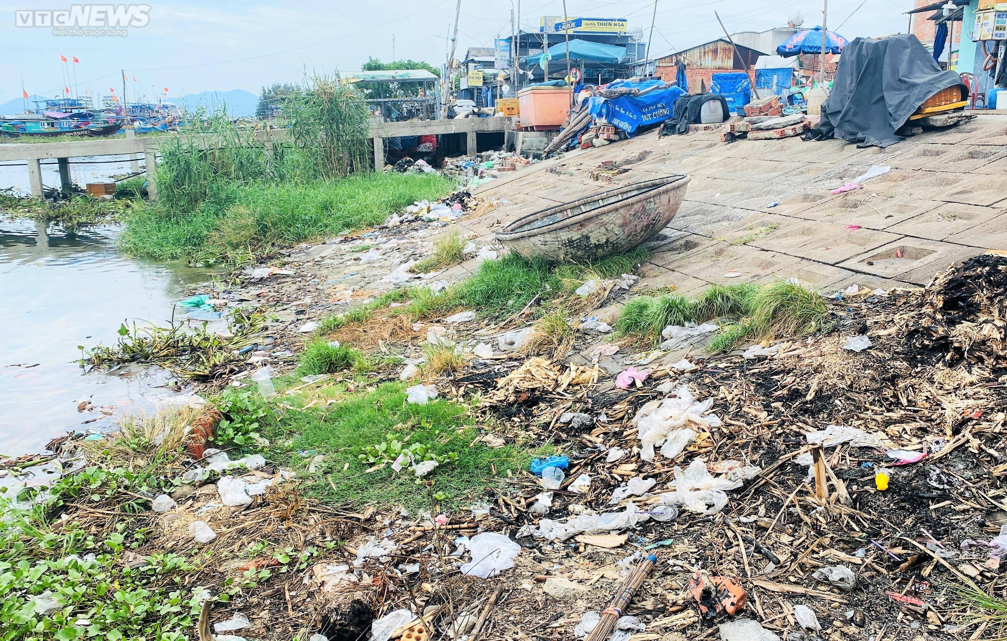  Rác thải bủa vây cảng cá An Lương ở Quảng Nam - 8