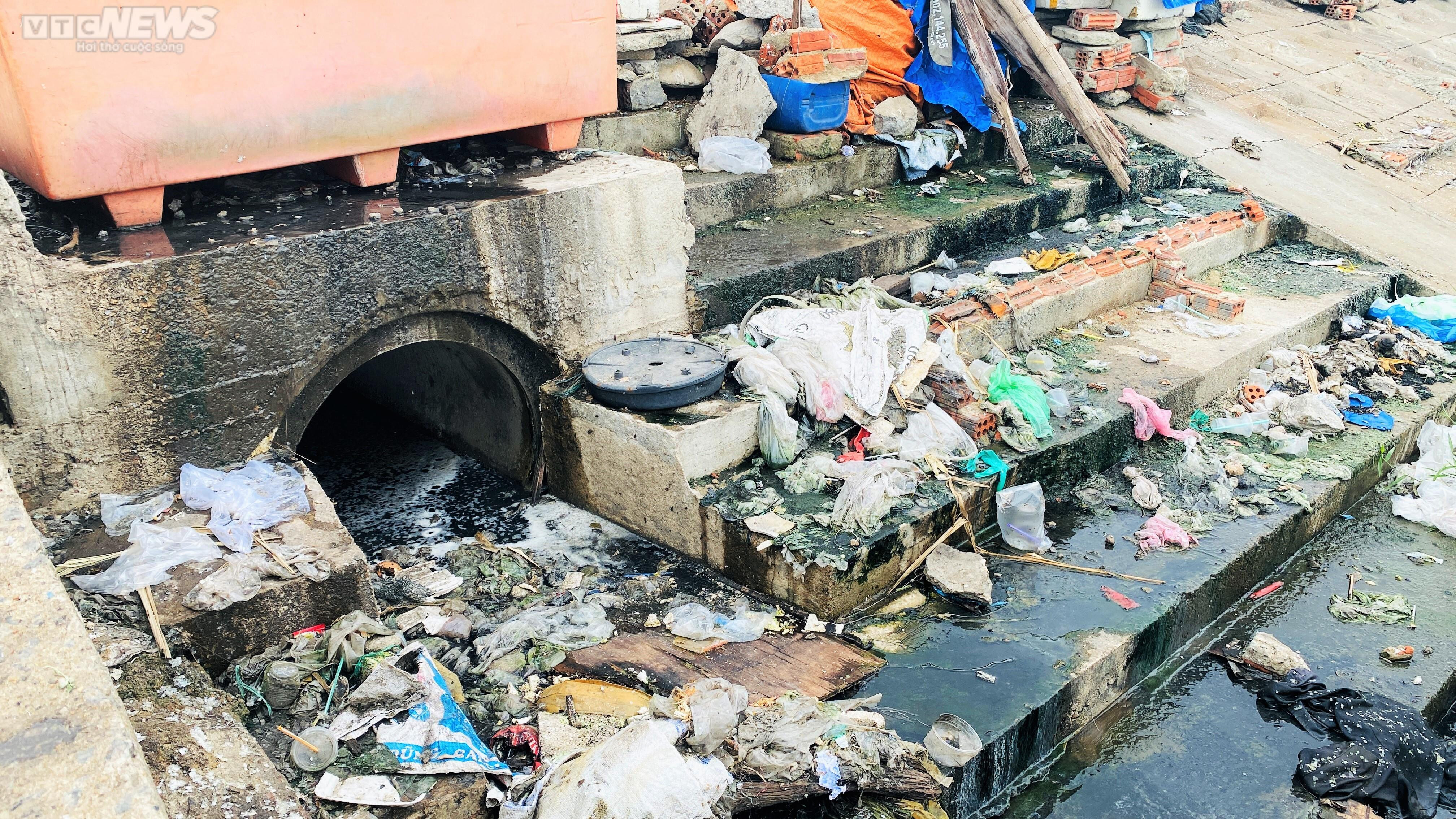  Rác thải bủa vây cảng cá An Lương ở Quảng Nam - 7