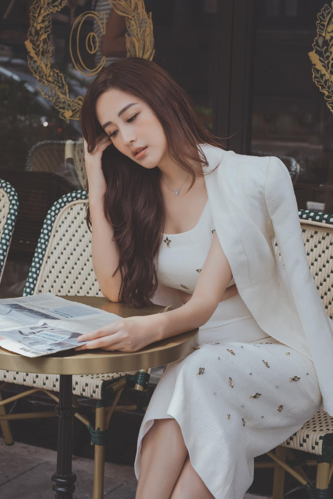 Sao Việt 8/8: Mai Phương Thuý khoe vẻ đẹp 'tuổi trung niên', Chi Pu mặc nội y gợi cảm - 1