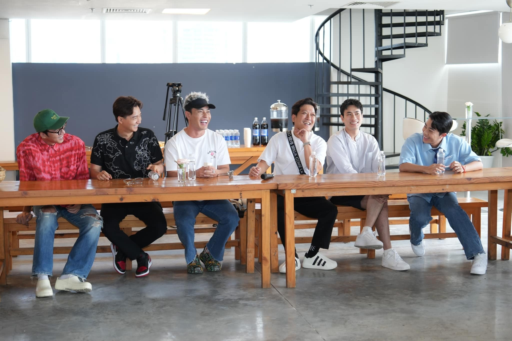 Sao Việt 8/8: Mai Phương Thuý khoe vẻ đẹp 'tuổi trung niên', Chi Pu mặc nội y gợi cảm - 12