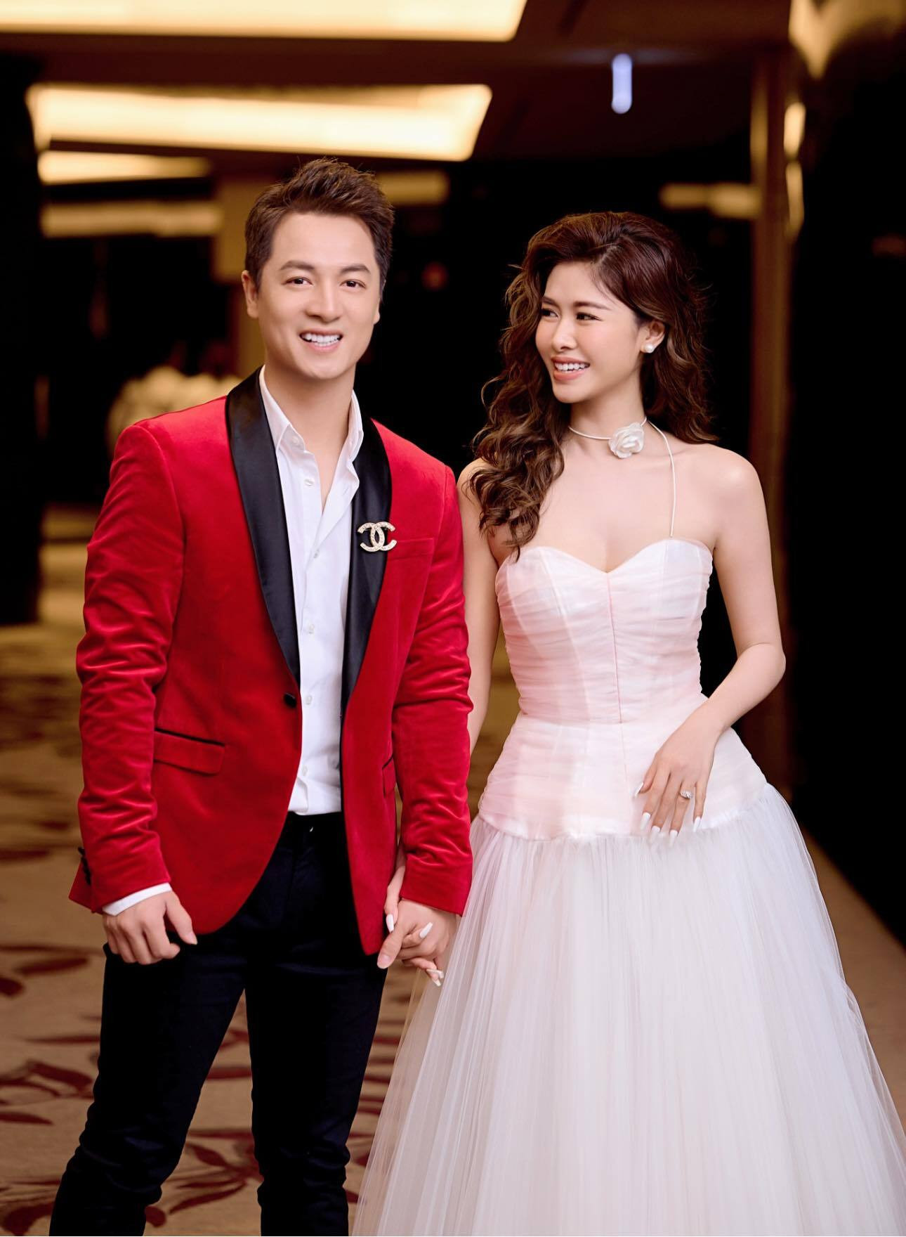 Sao Việt 8/8: Mai Phương Thuý khoe vẻ đẹp 'tuổi trung niên', Chi Pu mặc nội y gợi cảm - 18