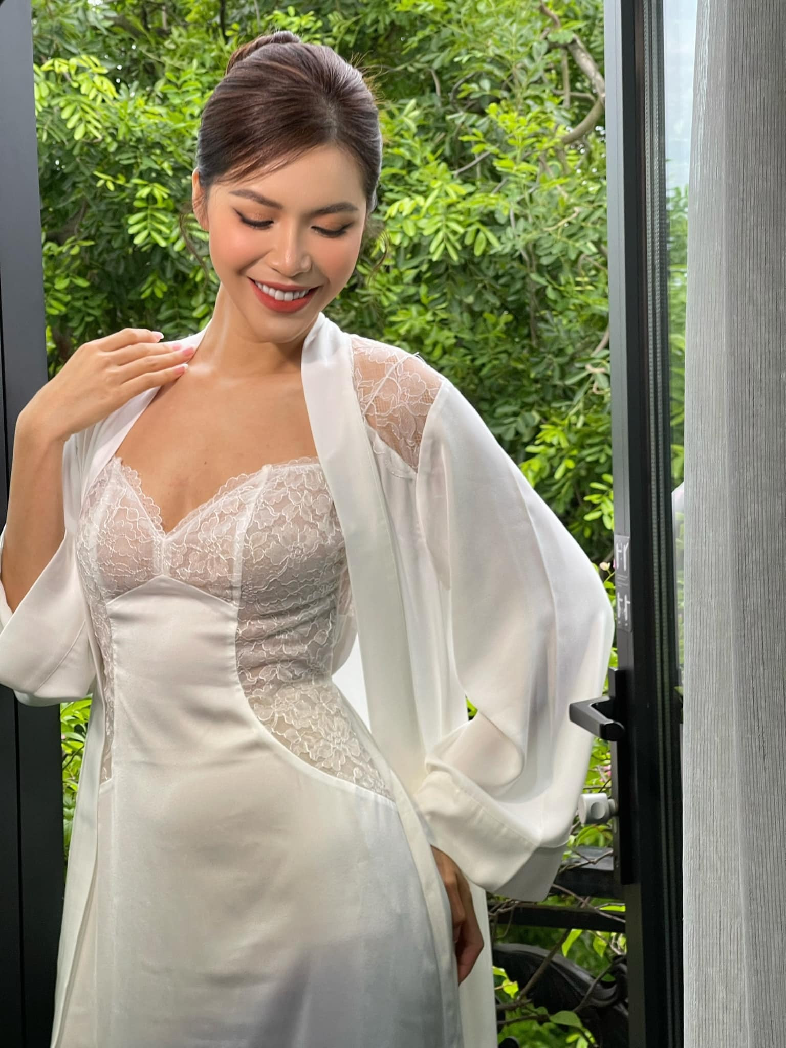 Sao Việt 8/8: Mai Phương Thuý khoe vẻ đẹp 'tuổi trung niên', Chi Pu mặc nội y gợi cảm - 17