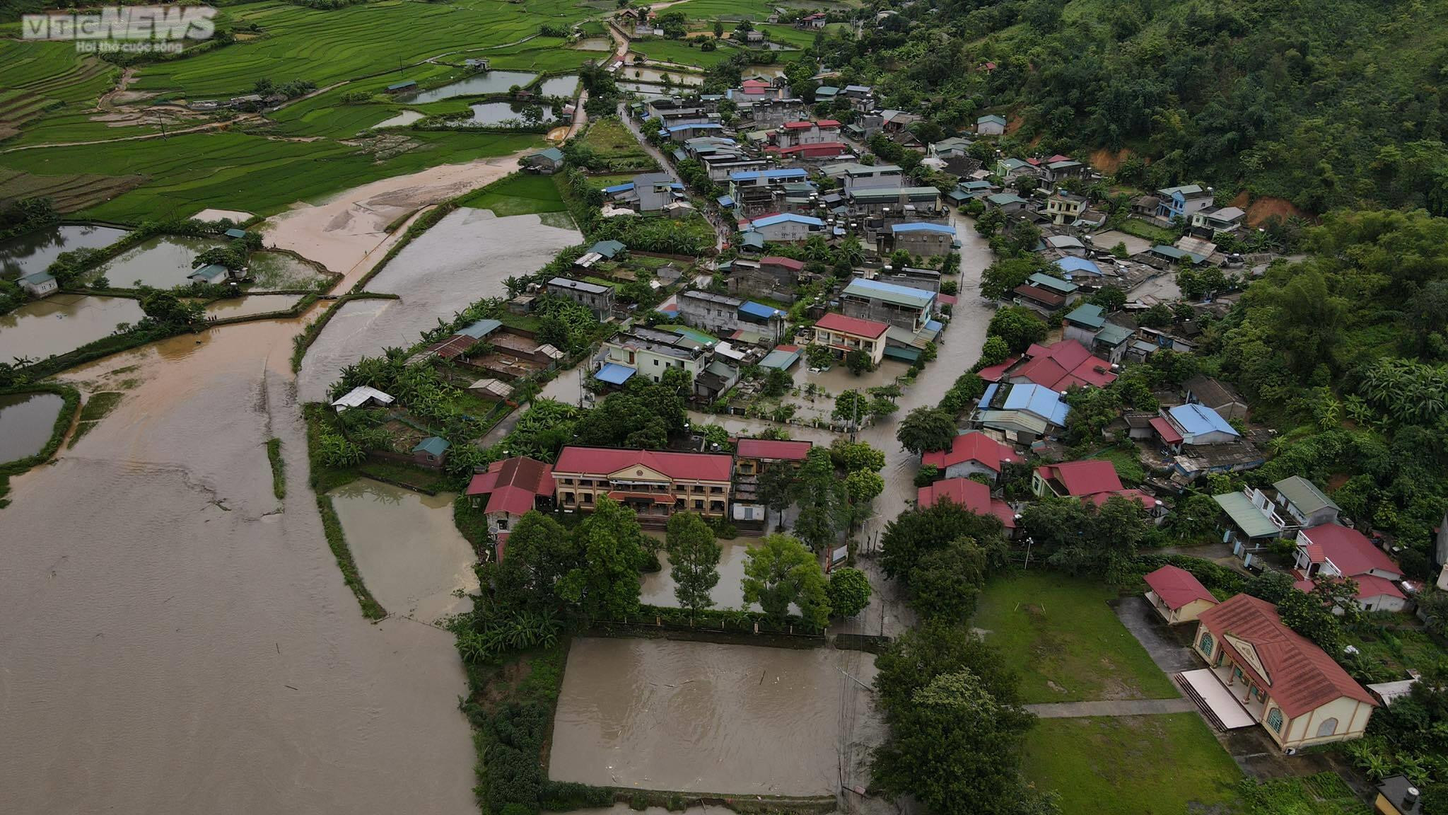 Bản làng tan hoang sau sự cố vỡ hồ thải quặng đồng ở Lào Cai - 1