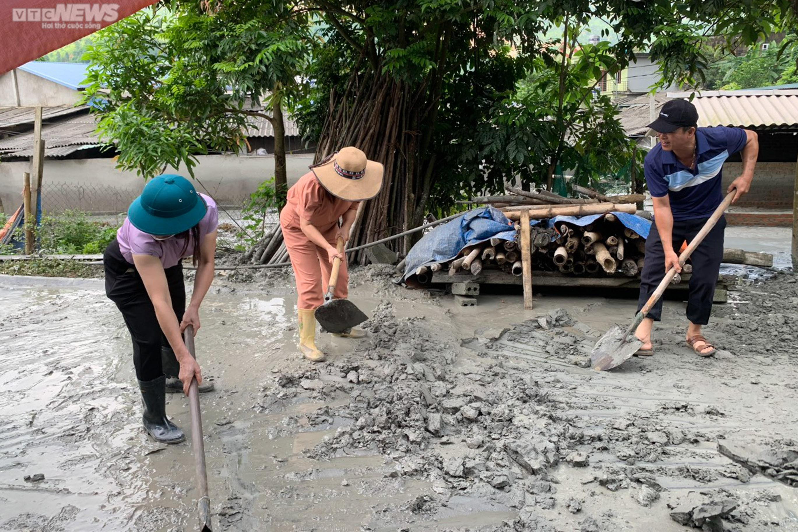 Bản làng tan hoang sau sự cố vỡ hồ thải quặng đồng ở Lào Cai - 11