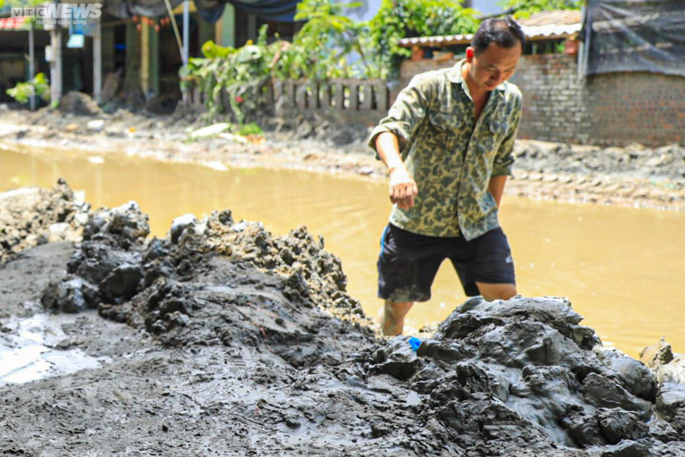 Bản làng tan hoang sau sự cố vỡ hồ thải quặng đồng ở Lào Cai - 6