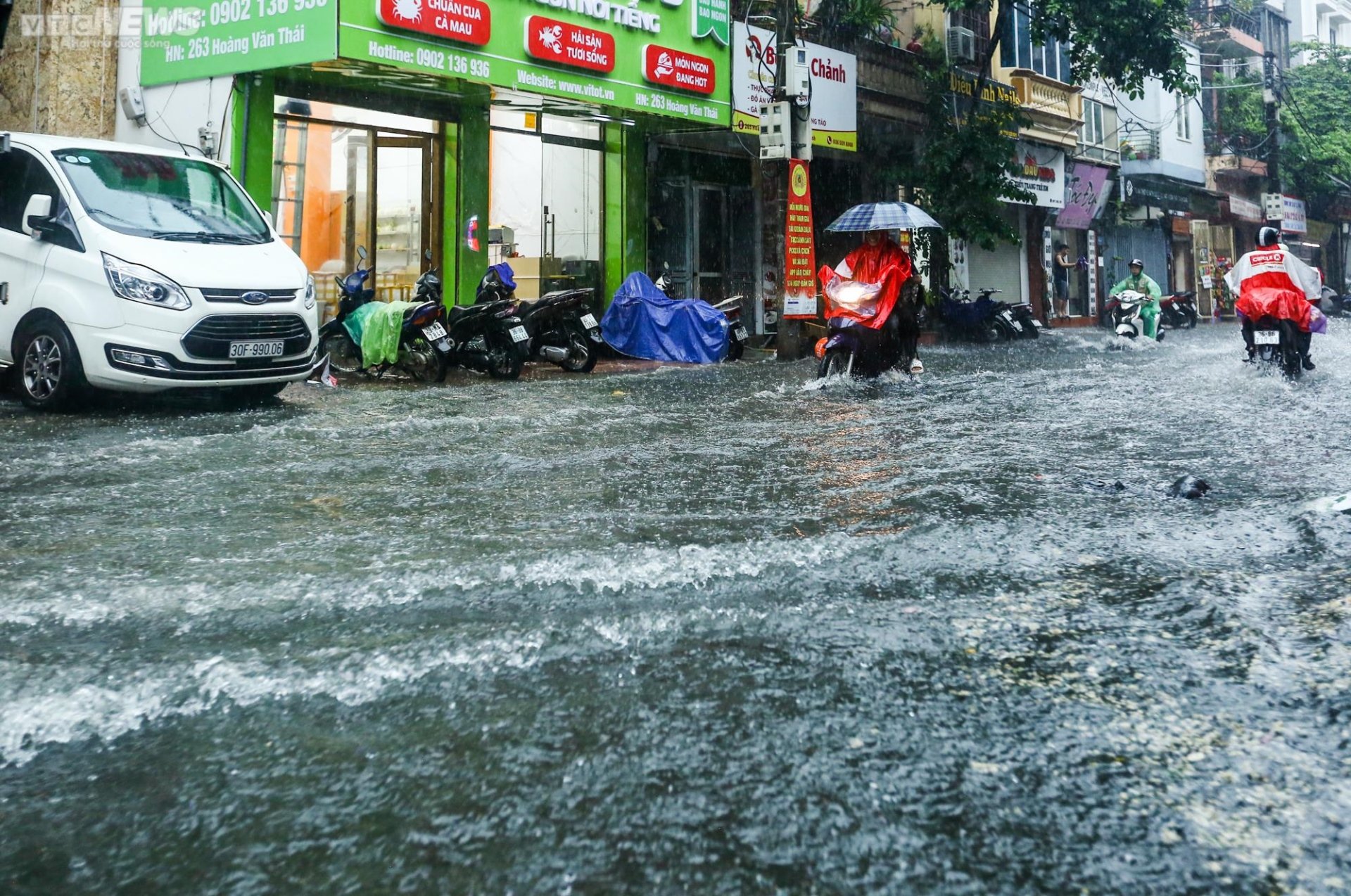 Phố Hà Nội, Hải Phòng ngập tứ bề sau trận mưa lớn - 2