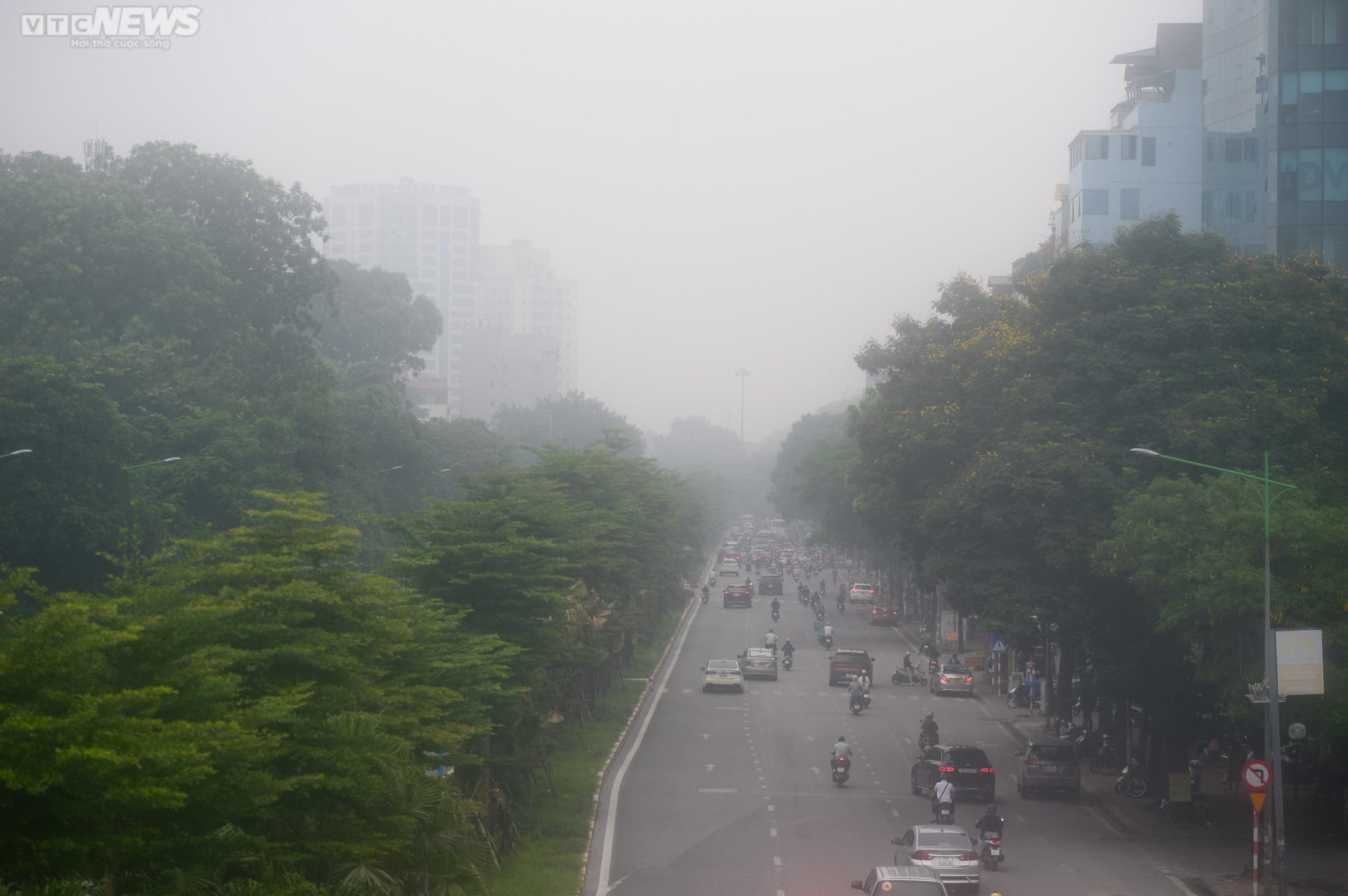 Vì sao sương mù dày đặc bao trùm Hà Nội trong sáng nay? - 9