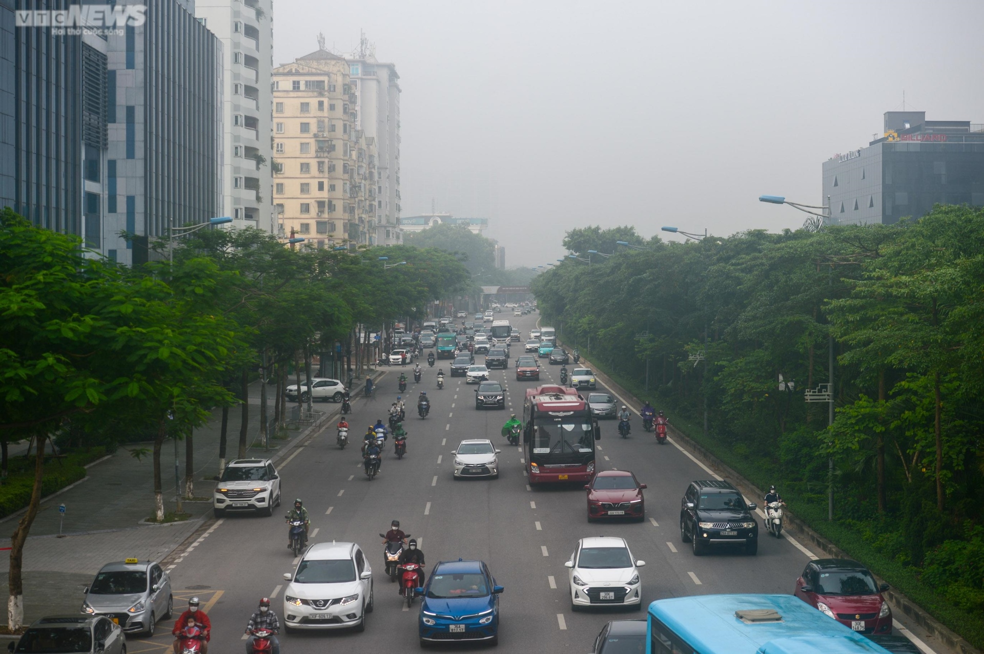 Vì sao sương mù dày đặc bao trùm Hà Nội trong sáng nay? - 18