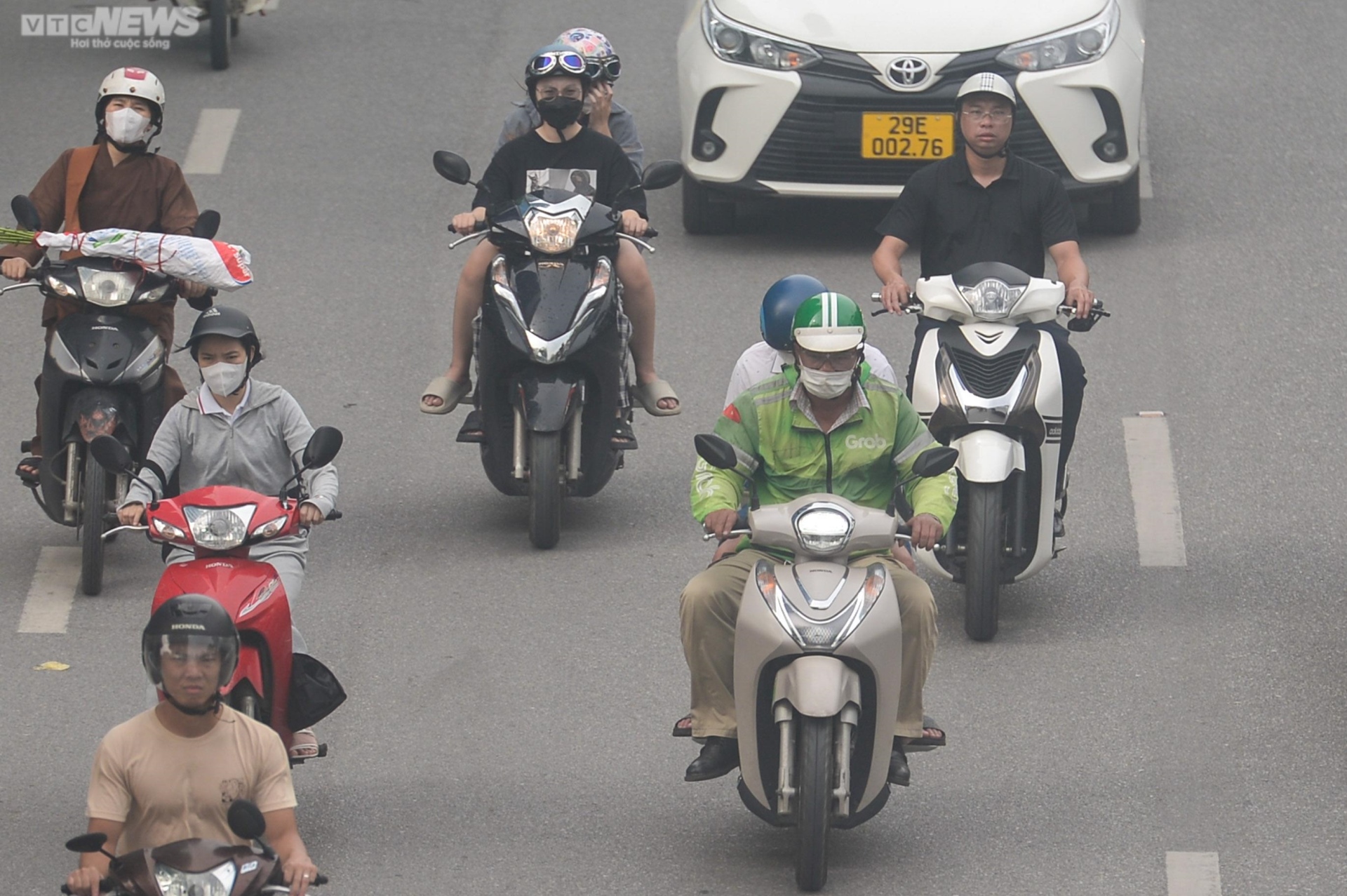 Vì sao sương mù dày đặc bao trùm Hà Nội trong sáng nay? - 10