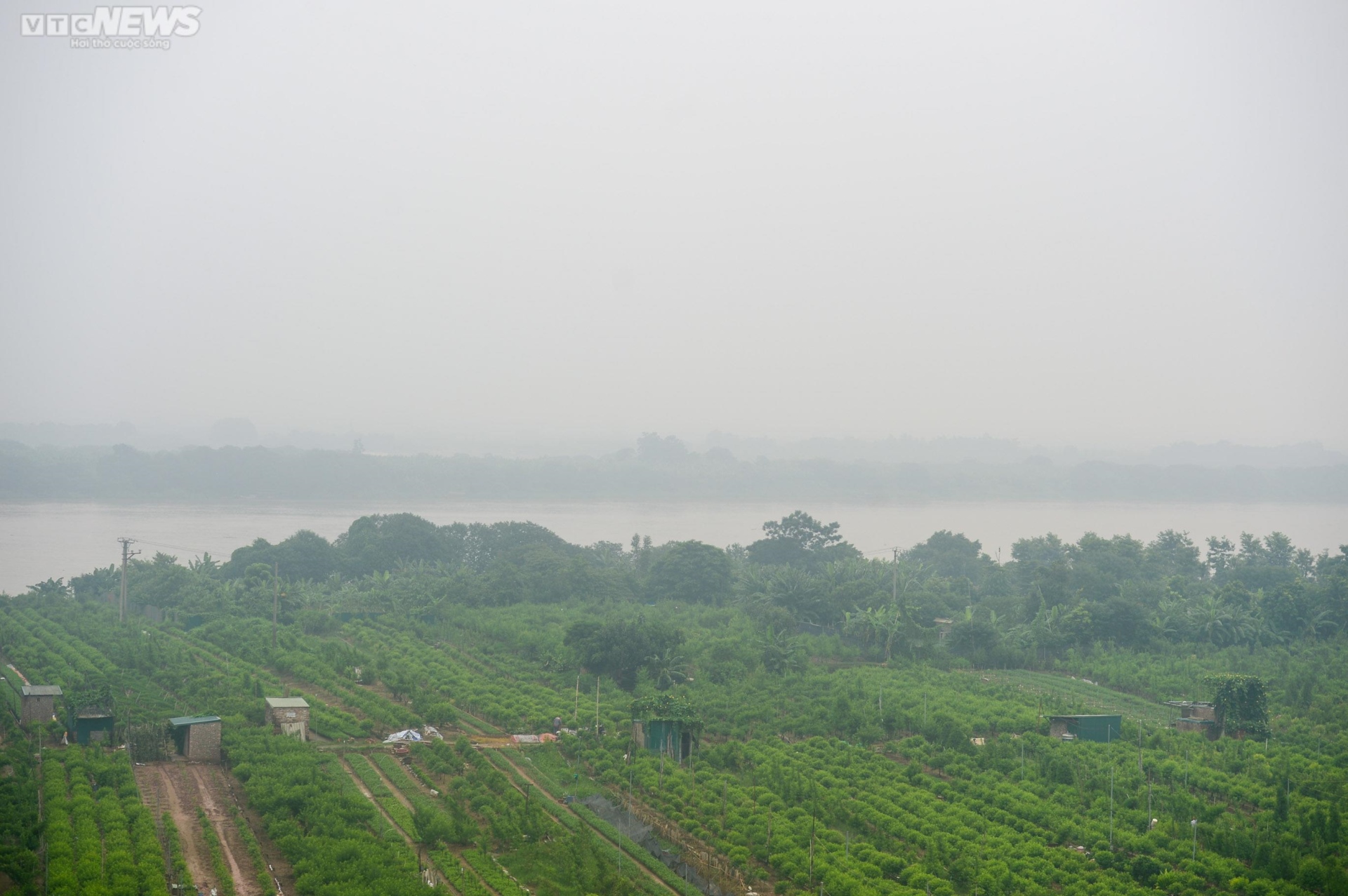 Vì sao sương mù dày đặc bao trùm Hà Nội trong sáng nay? - 17