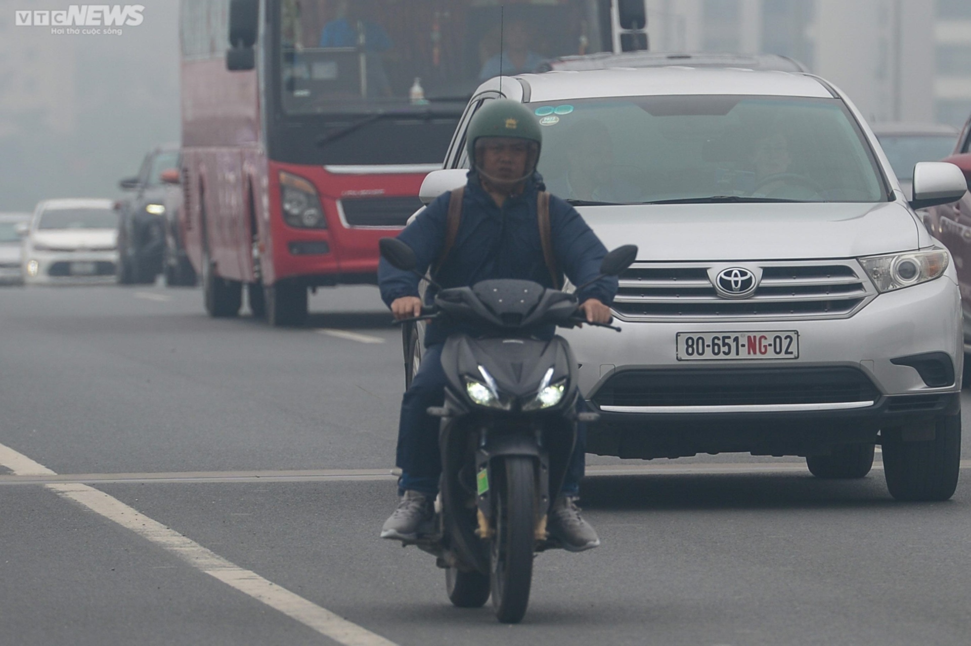 Vì sao sương mù dày đặc bao trùm Hà Nội trong sáng nay? - 15