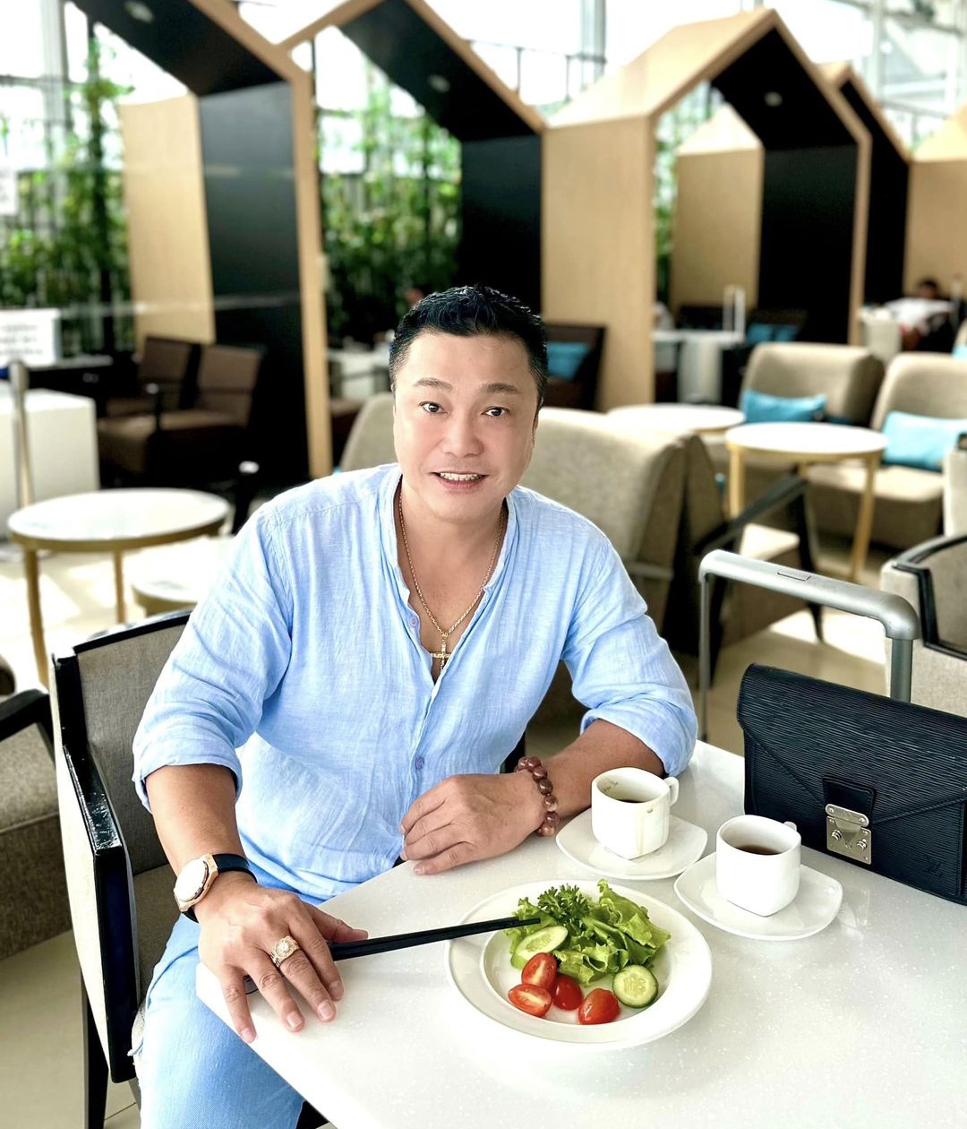 Sao Việt 13/8: Phùng Ngọc Huy gặp con gái sau 8 năm, Trịnh Kim Chi gợi cảm ở tuổi 51 - 8