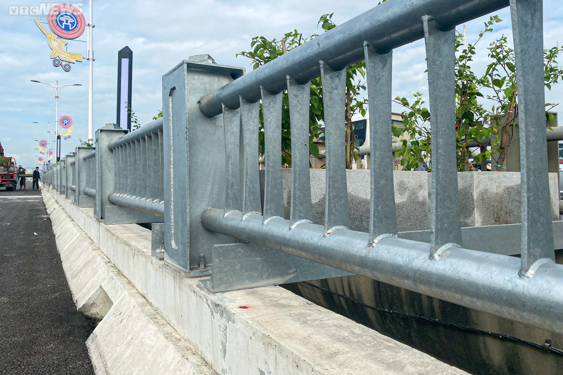 Cầu Vĩnh Tuy 2 gấp rút hoàn thiện trước ngày thông xe dịp Quốc khánh - 11