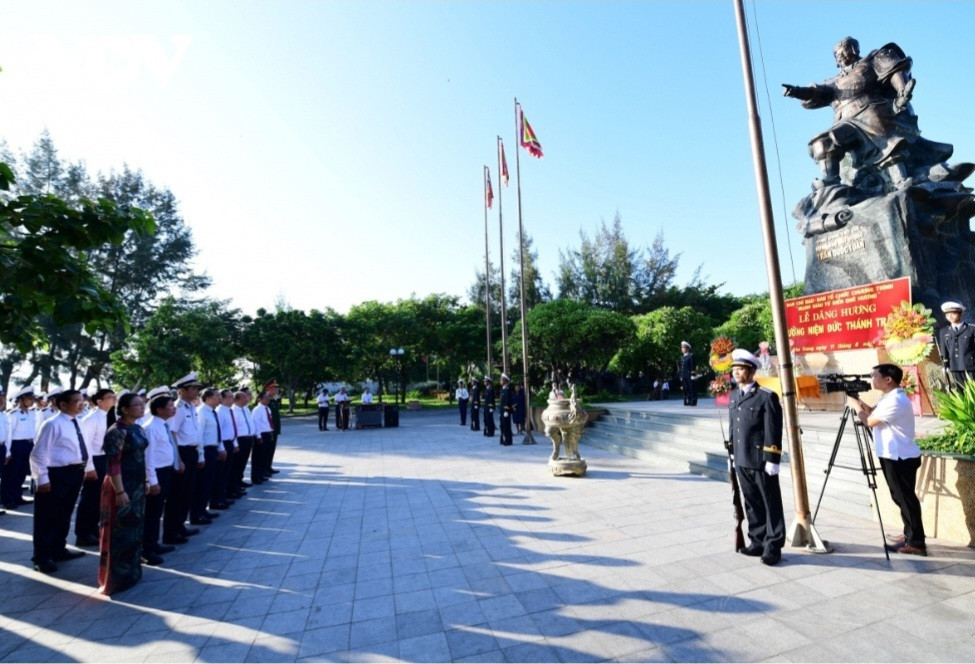 Trước anh linh “Đức Thánh Trần” và các anh hùng, liệt sĩ, Ban Chỉ đạo - Ban tổ chức Chương trình “Mạnh giàu từ biển quê hương” và các đại biểu hứa phát huy truyền thống tốt đẹp của dân tộc Việt Nam; luôn đoàn kết, nhất trí, năng động, sáng tạo, vượt qua mọi khó khăn, thử thách để hoàn thành xuất sắc mọi nhiệm vụ; góp phần hun đúc tinh thần tự hào, tự tôn dân tộc; ý chí quyết tâm bảo vệ vững chắc chủ quyền biển, đảo và thềm lục địa thiêng liêng của Tổ quốc; nêu cao ý thức giữ gìn và phát triển tiềm năng đa dạng của biển, đảo.