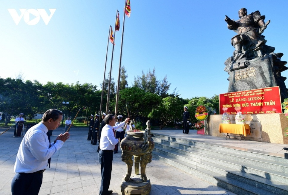 Khẳng định “Việt Nam là quốc gia biển”, với khát vọng chinh phục biển; mạnh từ biển, làm giàu từ biển và giữ vững môi trường hòa bình trên biển; phát triển bền vững kinh tế biển, trên nền tảng “tăng trưởng xanh”; góp phần thiết thực thực hiện thắng lợi Nghị quyết Đại hội lần thứ XIII của Đảng; xây dựng nước Việt Nam ngày càng giàu, mạnh.