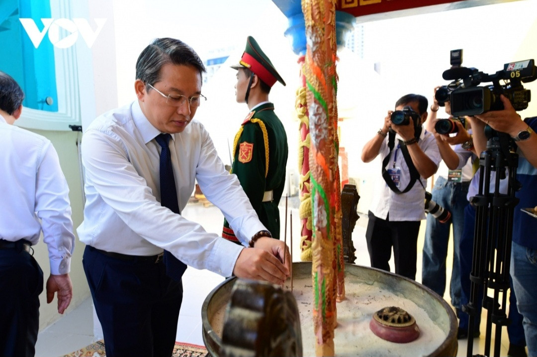 Lãnh đạo VOV và tỉnh Khánh Hòa dâng hương tưởng niệm các anh hùng liệt sỹ - 8