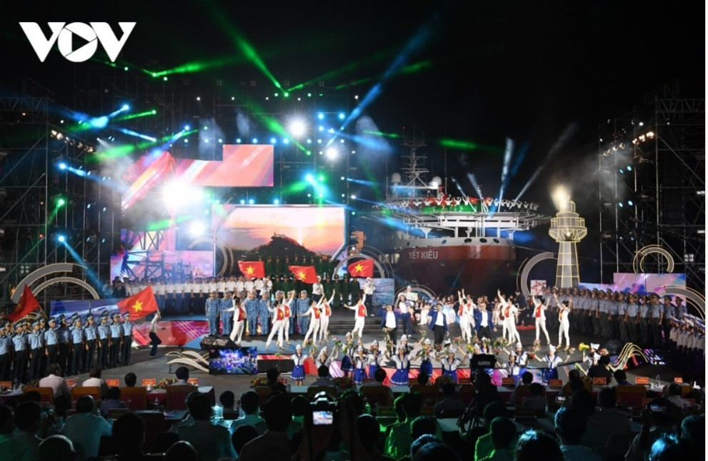 Toàn cảnh chương trình chính luận nghệ thuật 'Mạnh giàu từ biển quê hương' - 17