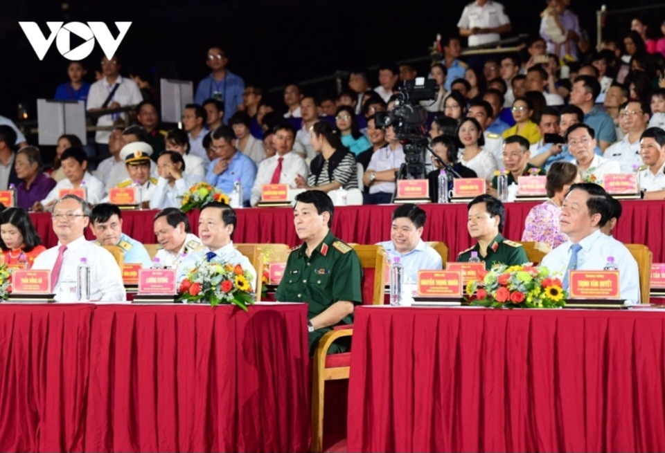 Đến tham dự chương trình có Đại tướng Lương Cường, Ủy viên Bộ Chính trị, Chủ nhiệm Tổng cục Chính trị Quân đội Nhân dân Việt Nam; Bí thư Trung ương Đảng, Trưởng ban Tuyên giáo Trung ương Nguyễn Trọng Nghĩa; Ủy viên Trung ương Đảng, Phó Thủ tướng Trần Hồng Hà.