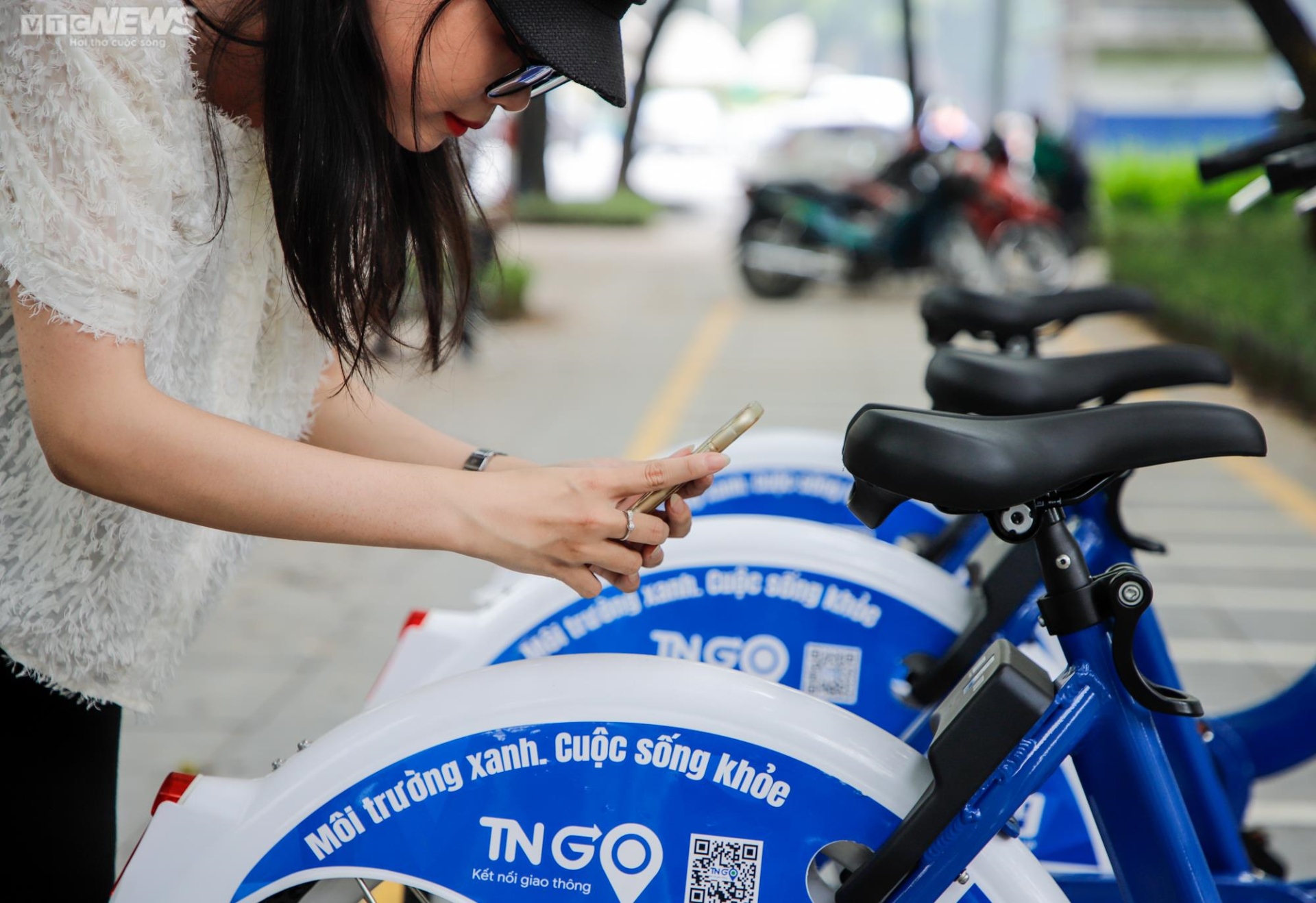 Người dân Thủ đô hào hứng trải nghiệm xe đạp công cộng - 11