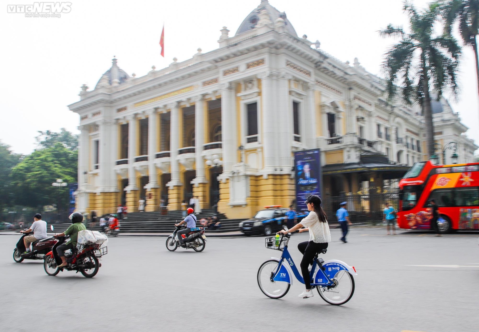 Người dân Thủ đô hào hứng trải nghiệm xe đạp công cộng - 16